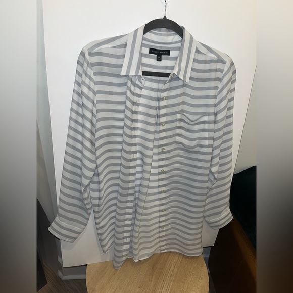 Petite 🍌 Banana Republic Button Down - Picture 12 of 13